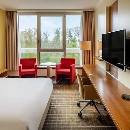 Crowne Plaza By Ihg Hotel 4*