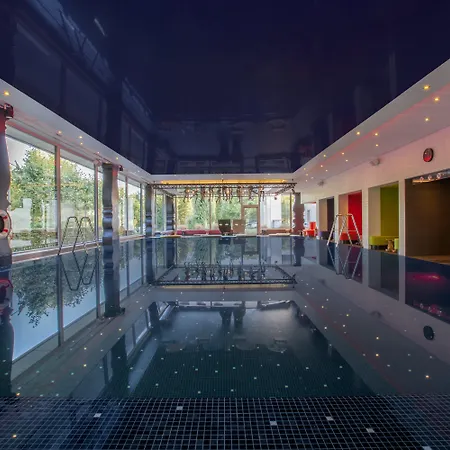 Crowne Plaza By Ihg 4*